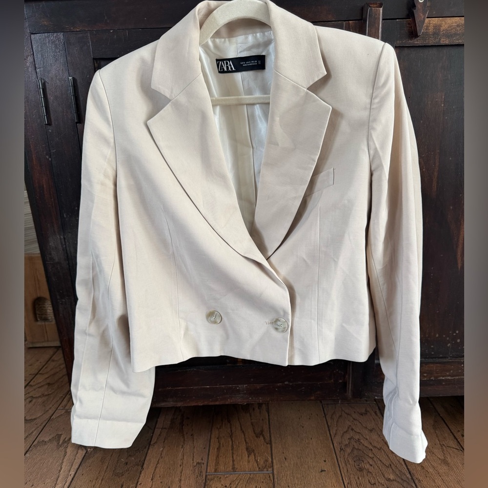 Zara Women's Double-Breasted Cream Suit Jacket. Size Small